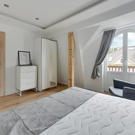 Jasne Studia Victus Blisko Plazy By Noclegi Renters *