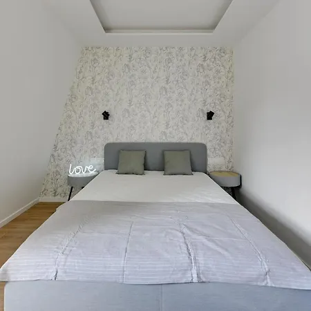 Jasne Studia Victus Blisko Plazy By Noclegi Renters *